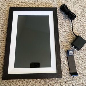 FRAMEO 10.1 Inch Smart WiFi Digital Photo Frame - Black